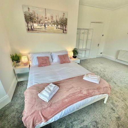 Chic Apartment In Central Bournemouth With Parking Екстериор снимка