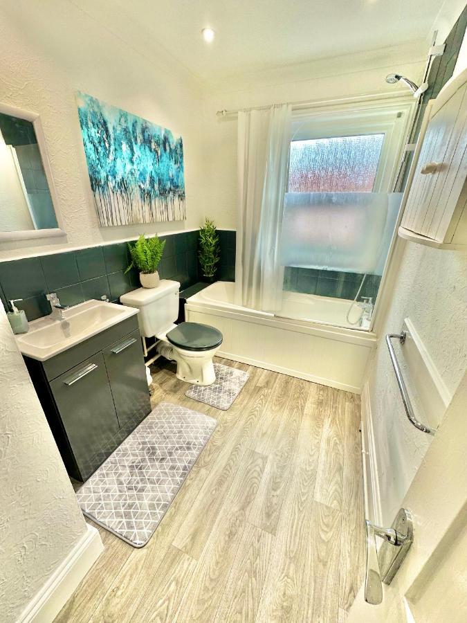 Chic Apartment In Central Bournemouth With Parking Екстериор снимка