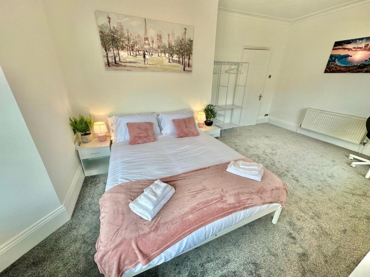 Chic Apartment In Central Bournemouth With Parking Екстериор снимка