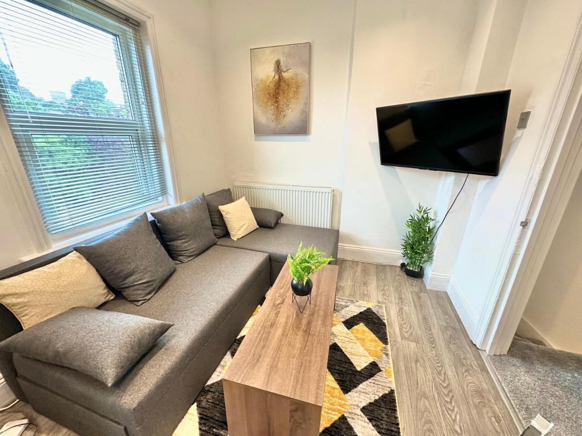 Chic Apartment In Central Bournemouth With Parking Екстериор снимка
