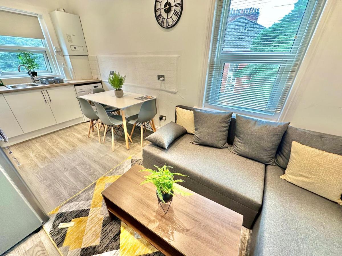 Chic Apartment In Central Bournemouth With Parking Екстериор снимка